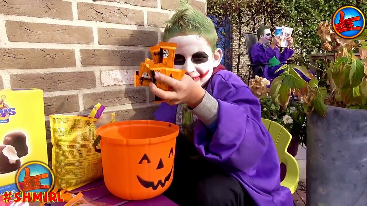 Frozen Elsa Steps in POOP! Poo Feet PRANK w/ Spiderman Joker Pink Spidergirl Rapunzel in R