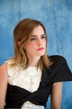 Emma Watson, seins nus dans Vanity Fair, est abasourdie par la controverse