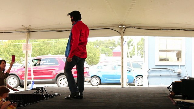 Richie Santa sings 'Burning Love' Elvis Week 2016