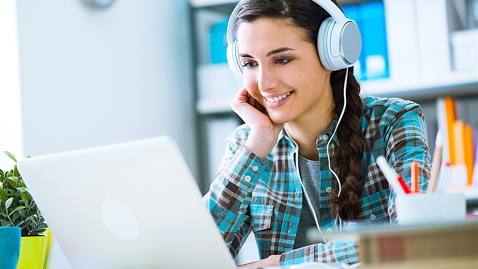 ⁣3 FREE Online Classes to Help You Learn New Skills
