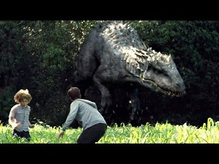 "Poursuivis par le REX" JURASSIC WORLD Extrait