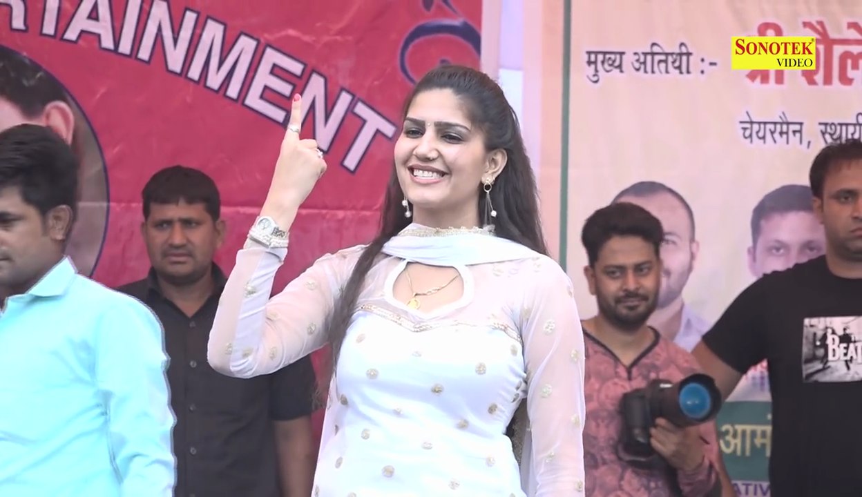 सपना डांसर का सबसे वायरल डांस एक बार जरूर देखे - Royal Jaat - Haryanvi Sapna Dance 2017