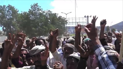 غياب الرواتب يفاقم معاناة منتسبي وزارتي الدفاع والداخلية باليمن