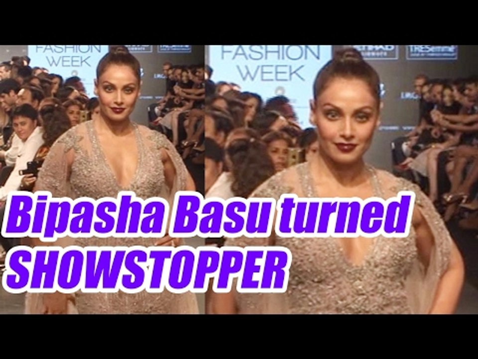 Lakme Fashion Week 2017: Bipasha Basu walks the ramp for FALGUNI SHANE; Watch Video | FilmiBeat
