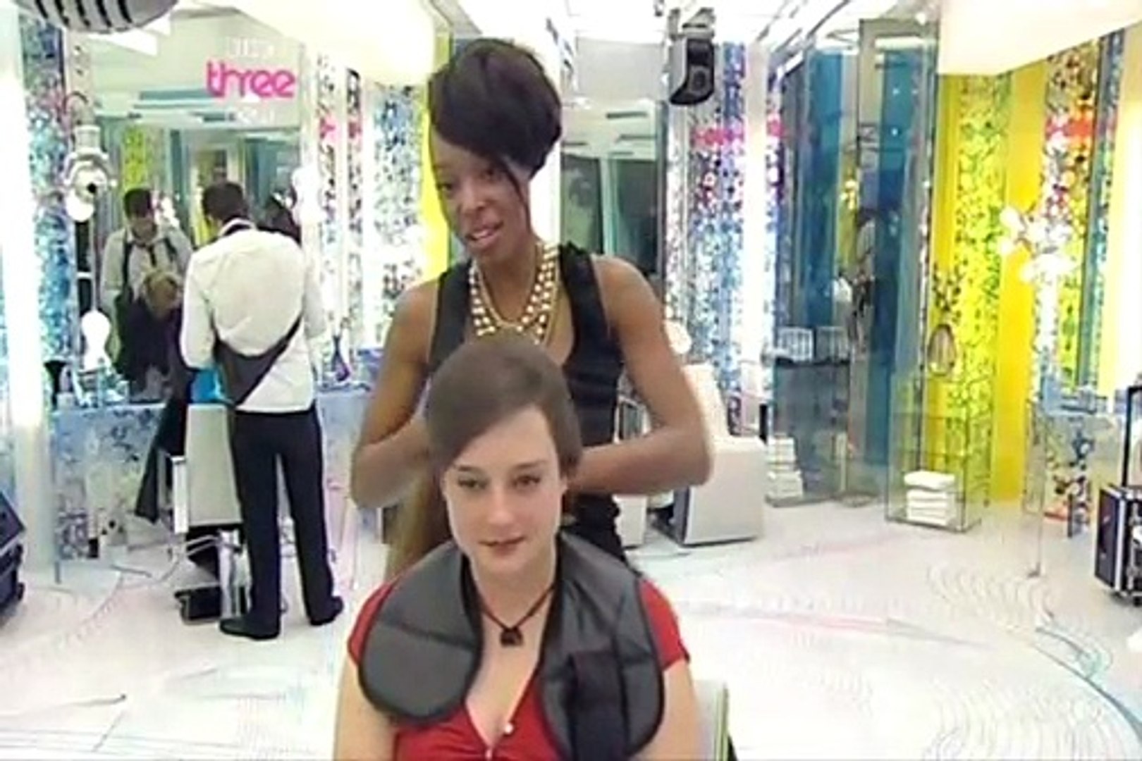 ⁣Celebrity Scissorhands makeover preview 3