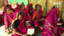 Inde: une “école pour mamies” combat l'analphabétisme des femmes
