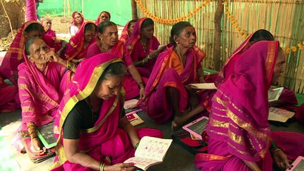 Inde: une “école pour mamies” combat l'analphabétisme des femmes