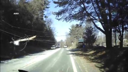 Kamyon Elektrik Direğini Devirdi !