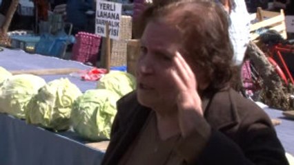 Nesibe Nine Pazarda Polisle Birlikte Parasını Çalan Hırsızları Aradı