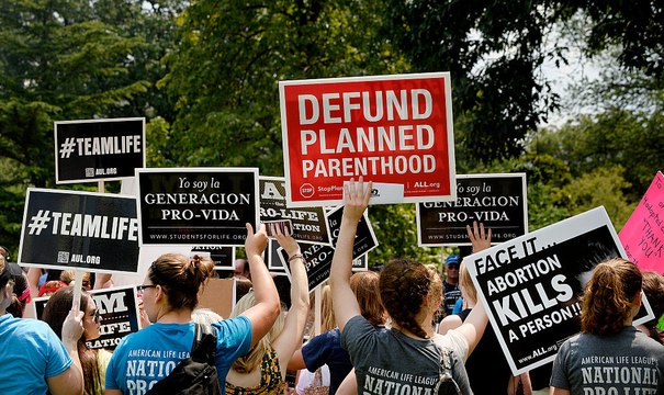 Trump offers Planned Parenthood funds if it halts abortions
