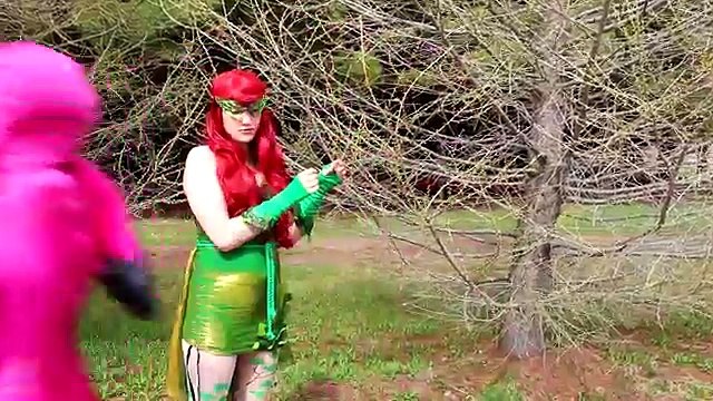 Frozen Elsa Becomes SpiderElsa! w/ Spiderman, Pink Spidergirl, Mermaid & Joker! Superhero