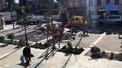 Saint-Tropez: les nouvelles dalles de la place de la gendarmerie détruites au marteau piqueur