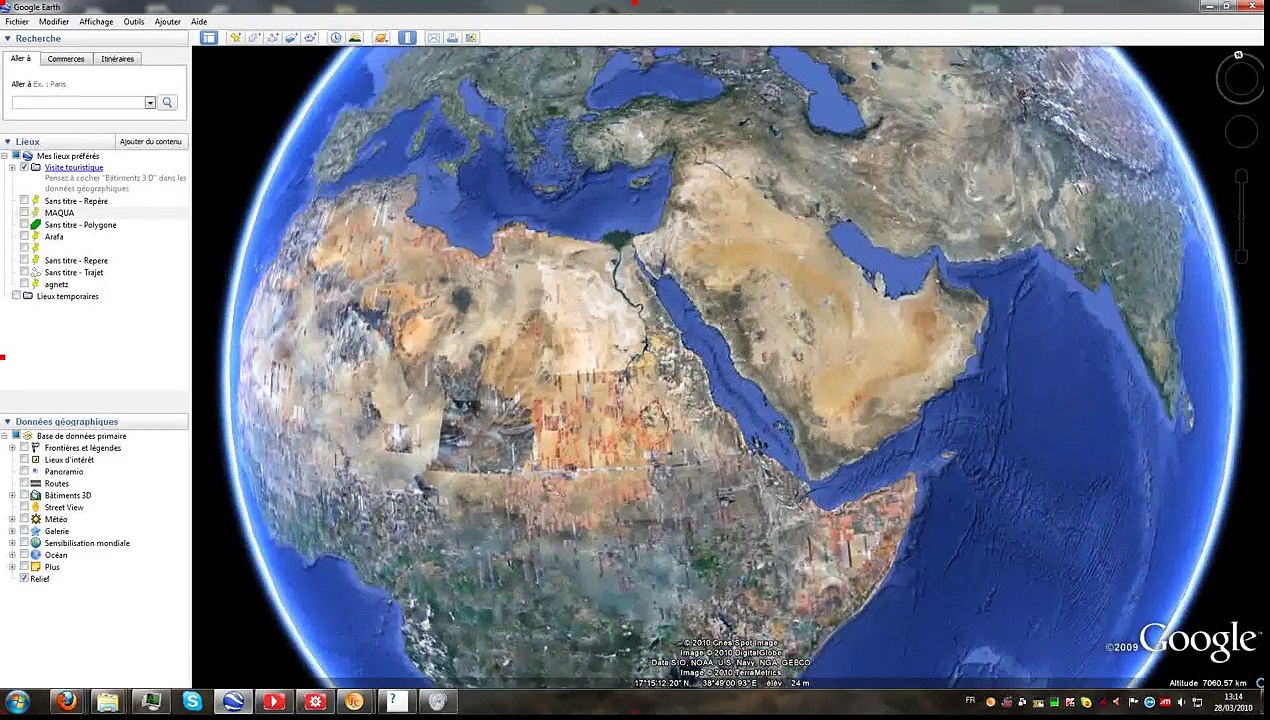 De lautre coté de la Kaaba le NOM Allah SoubhanAllah