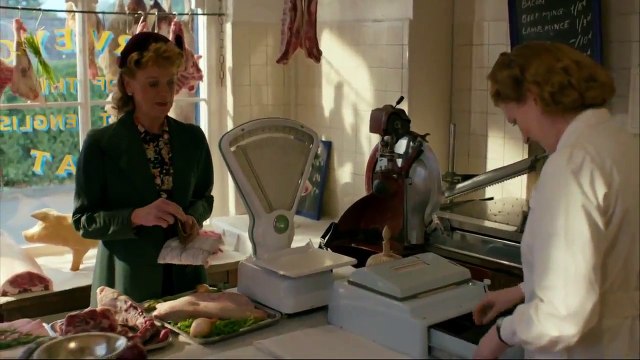 Home Fires S01E01