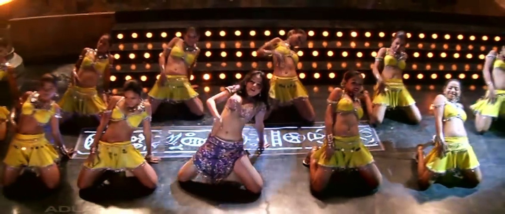 Alisha Chinoy - Abhi Toh Main Jawaan Hoon - The Killer(2006) Lyrics + English subtitles HD