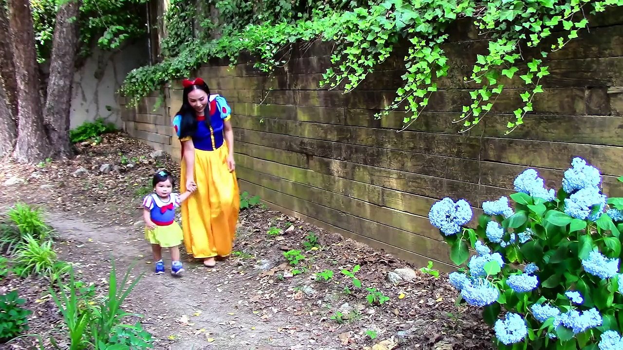 Baby Police vs Joker, Catwoman, Joker Girl w/ Snow white, frozen elsa, spiderman