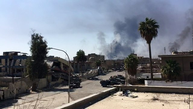 Tropas iraquíes retoman edificios públicos en Mosul