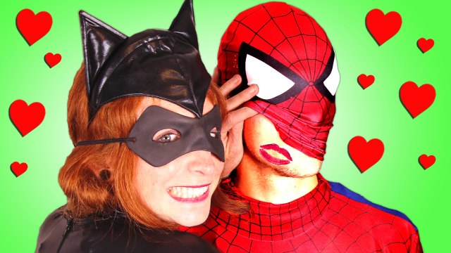 Spiderman & Frozen Elsa vs Catwoman! w_ Pink Spidergirl, Princess Anna, Superman! Superhero Fun -)