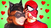 Spiderman & Frozen Elsa vs Catwoman! w_ Pink Spidergirl, Princess Anna, Superman! Superhero Fun -)