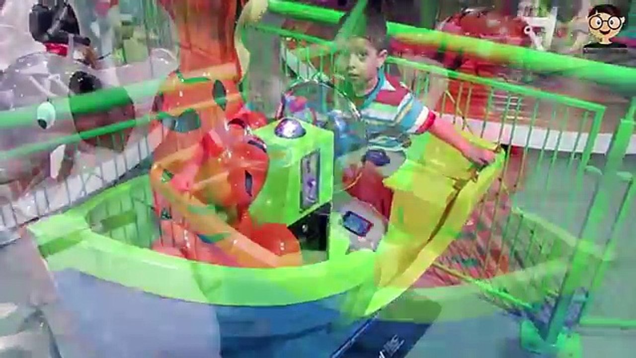 PARQUE infantil INTERIOR patio de juegos Para Niños ♥ Niños Jugando