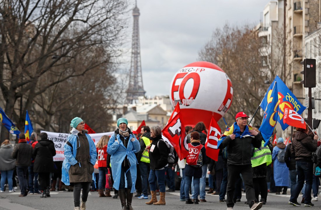 Hospitaliers et travailleurs sociaux dans la rue pour dénoncer leurs conditions de travail
