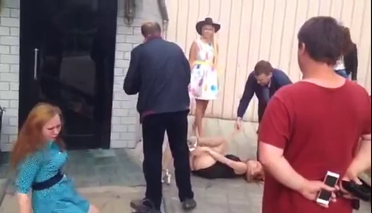 прикол пьяные бабы девки дерутся