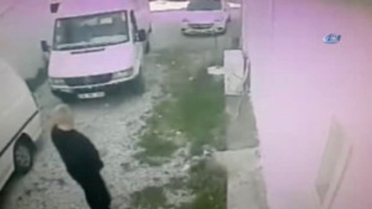 Saniyeler İçerisinde Cep Telefonunu Çalan Hırsız Kameralara Böyle Yansıdı