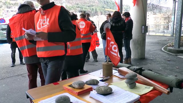 Hautes-Alpes : Une soixantaine de personnels de santé ont manifesté devant l'hôpital de Gap