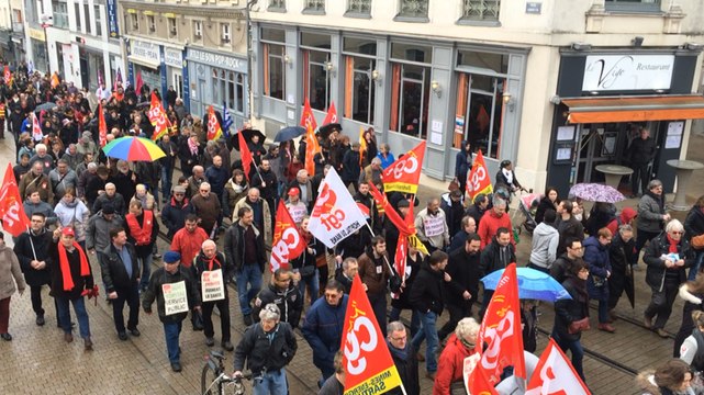 Santé: 500 manifestants défilent entre l'hôpital et la préfecture