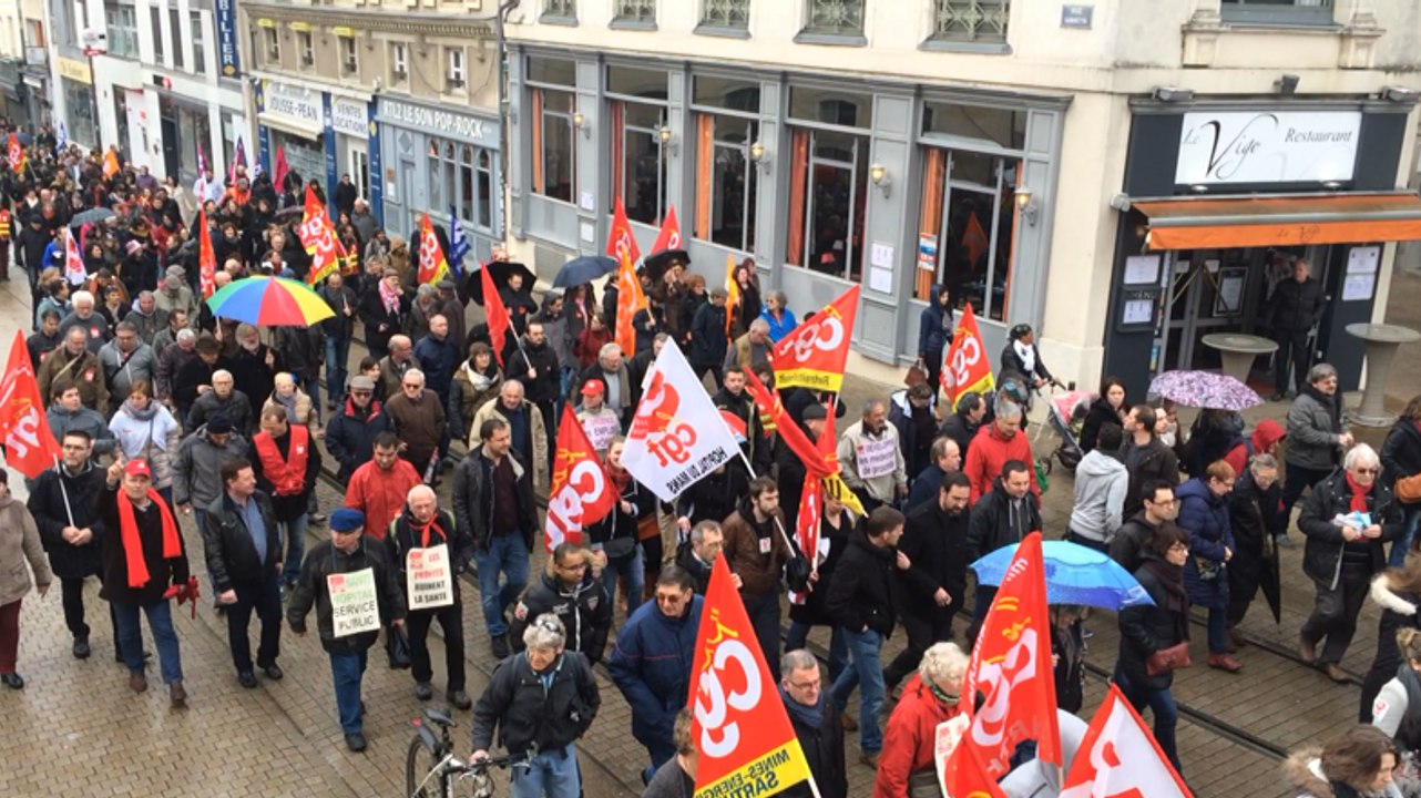 Santé: 500 manifestants défilent entre l'hôpital et la préfecture