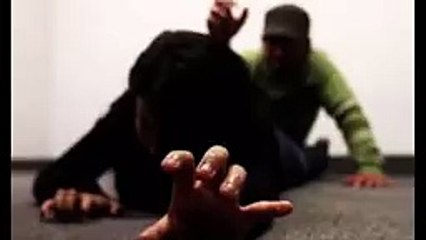 Mira Lo Que Hace Este Padre A Su Hija Para Mostrarle Que Los Hombres Son Mejores!