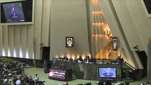 إقرار الموازنة الإيرانية بعد جدل بشأن رواتب كبار الموظفين