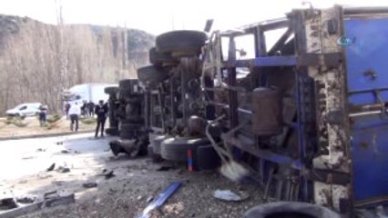 İki Tır Çarpıştı: 2 Yaralı