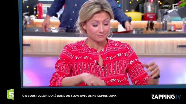C à vous : Julien Doré danse un slow avec Anne-Sophie Lapix (vidéo)