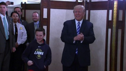 Trump surprises White House tour group