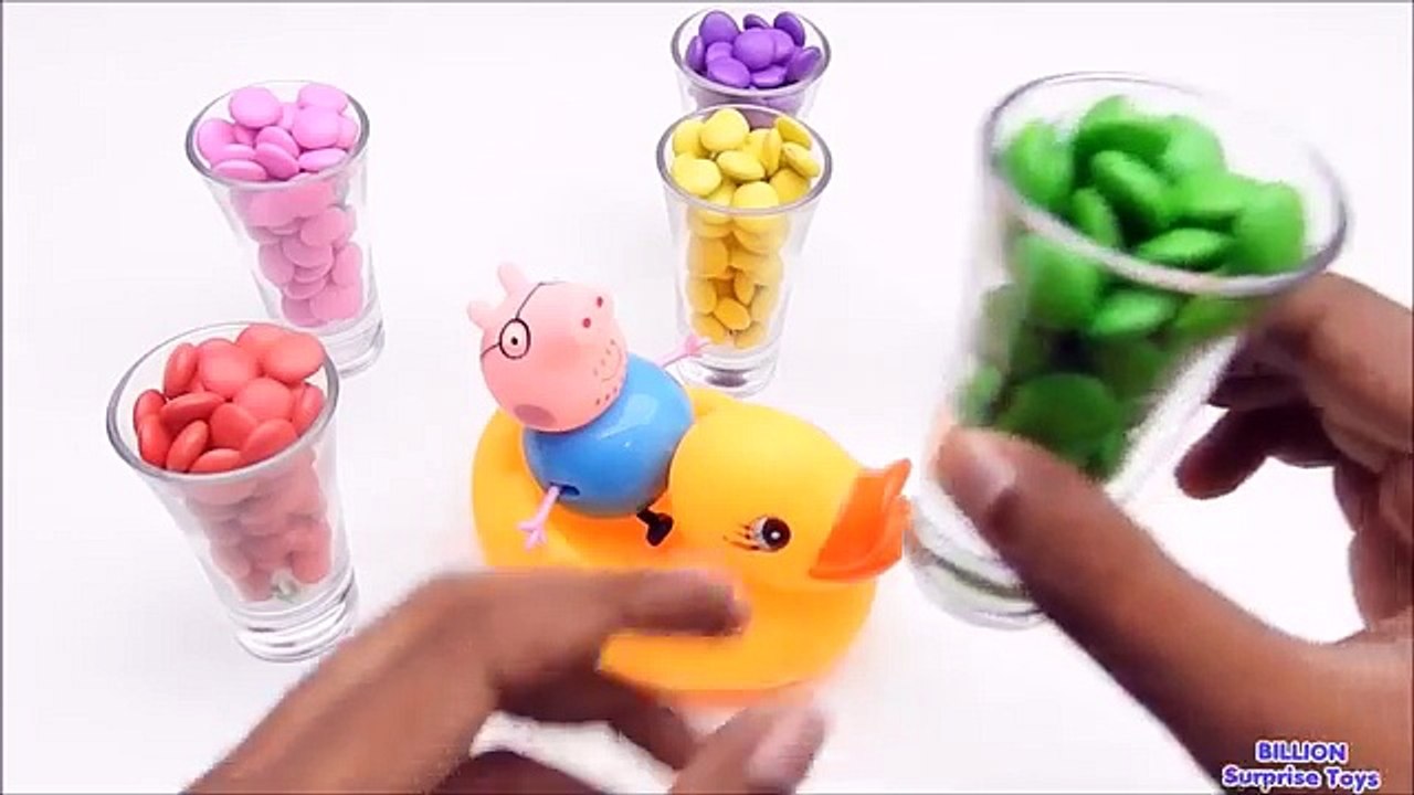 Learn Colors! Peppa Pig Mom Candy Bath with Surprise Toys | Kids Chocolate Candy, Duck toy Videos