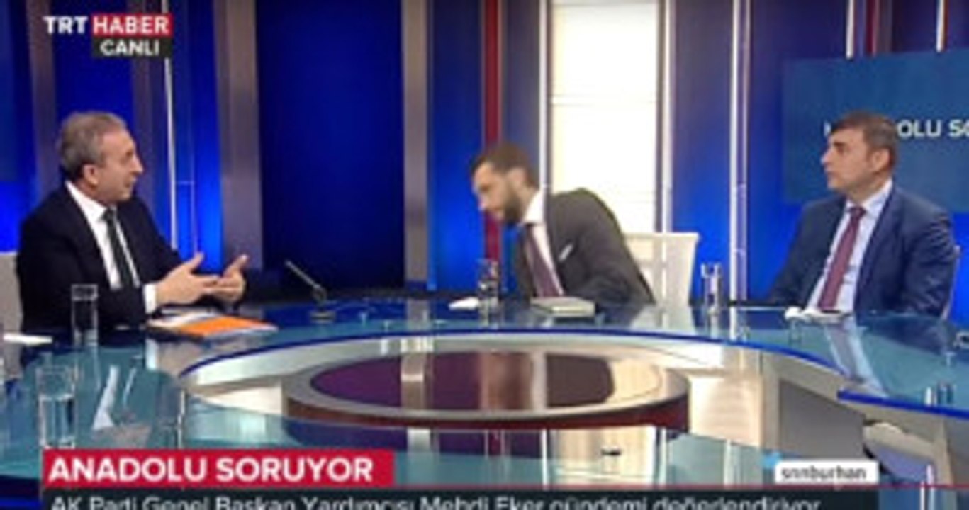 Mehdi Eker'i Ağırlayan Abdülkadir Ünal TRT Haber Canlı Yayınında Bayıldı