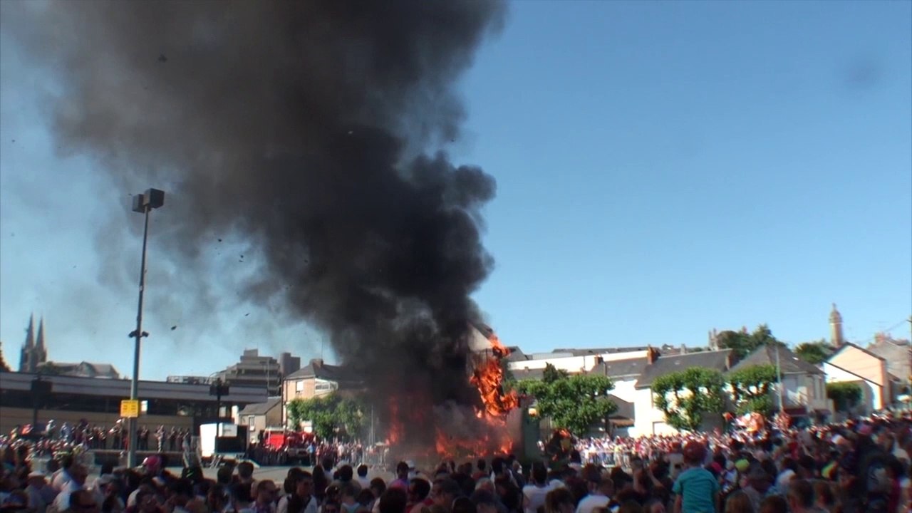 Le bûcher du carnaval de Cholet 2015