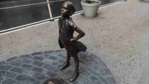 Una desafiante niña de bronce recuerda a Wall Street el papel de la mujer