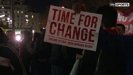 Arsenal supporters made their feelings clear against Arsene Wenger before they were thrashed by Bayern Munich in the Cha