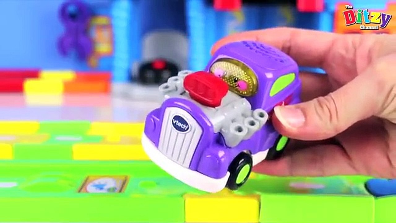 Kids Playing With Toys - Vtech Toot-Toot Drivers Garage, Vehicles and Accessories - Oscar
