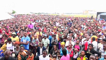 食料配給に人が殺到、8人死亡 ザンビア Eight killed in Zambian food aid stampede