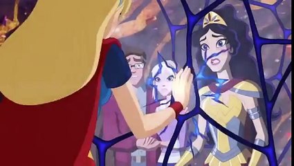DC super hero girls: hero of the year español
