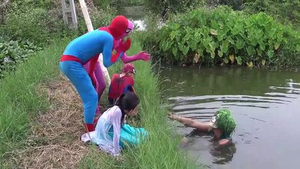 Frozen Elsa vs Spiderman DEAD FLOATING pink Spider Family fun superhero in real life-y9t_6pdjD