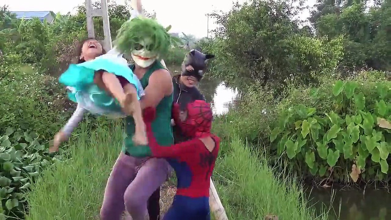 Frozen Elsa vs Spiderman DEAD FLOATING pink Spider Family fun superhero in real life-y