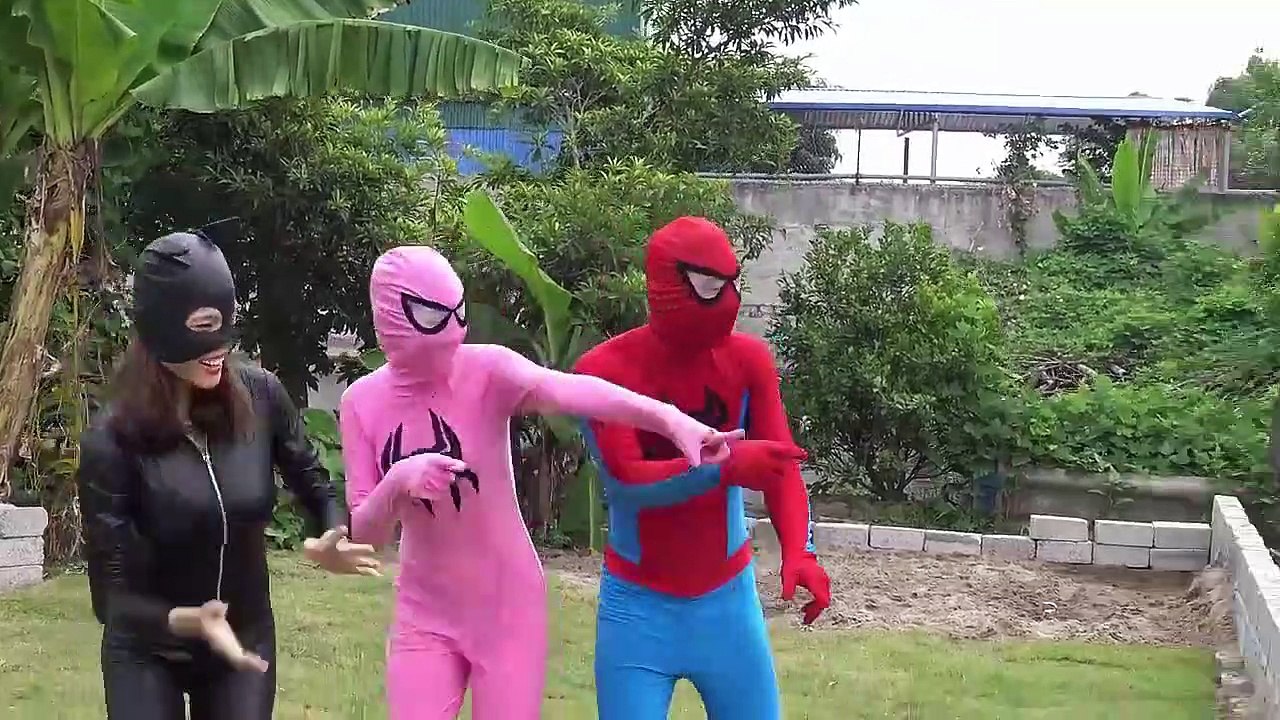 Frozen Elsa vs Spiderman DEAD FLOATING pink Spider Family fun superhero in real life-y9t_6pdjD