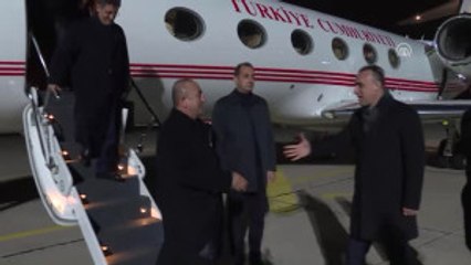 Bakan Çavuşoğlu'na, Gurbetçi Vatandaşlar Sevgi Gösterilerinde Bulundu