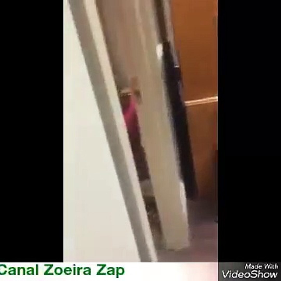 Quando pegam você vendo site pornô no trabalho