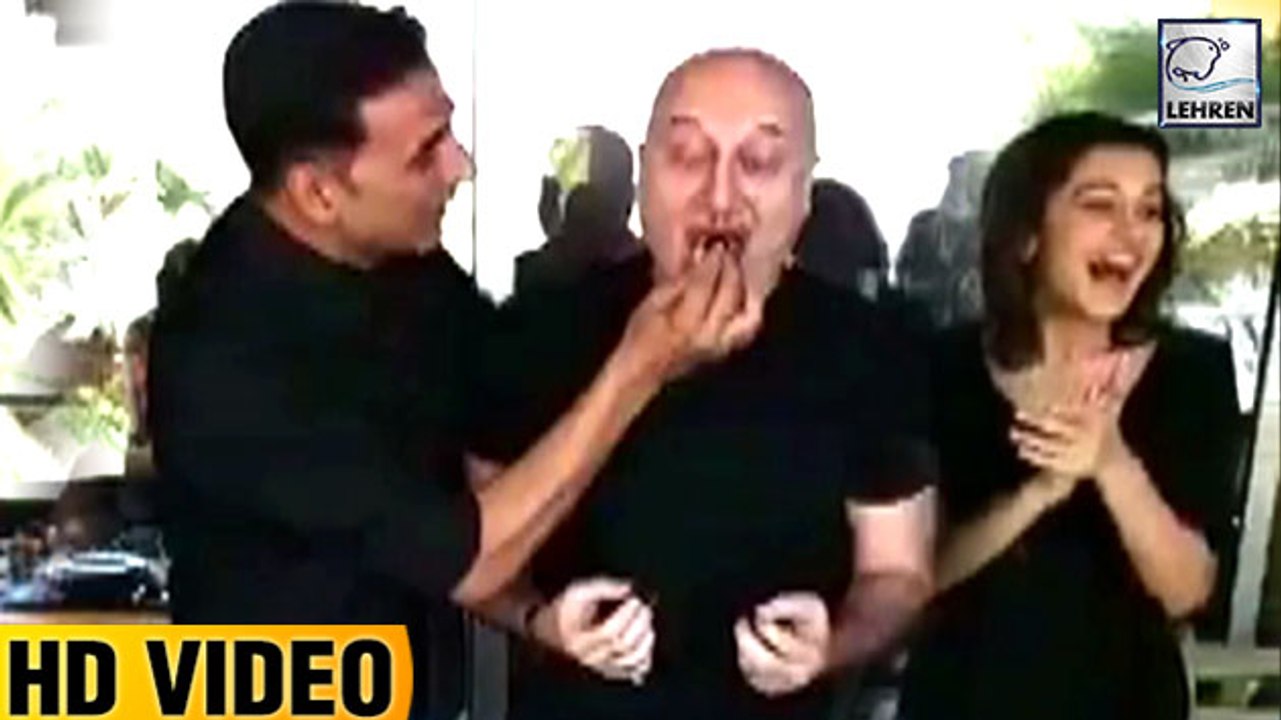 Akshay Kumar Celebrates Anupam Kher's BIRTHDAY On Naam Shabana Sets | LehrenTV
