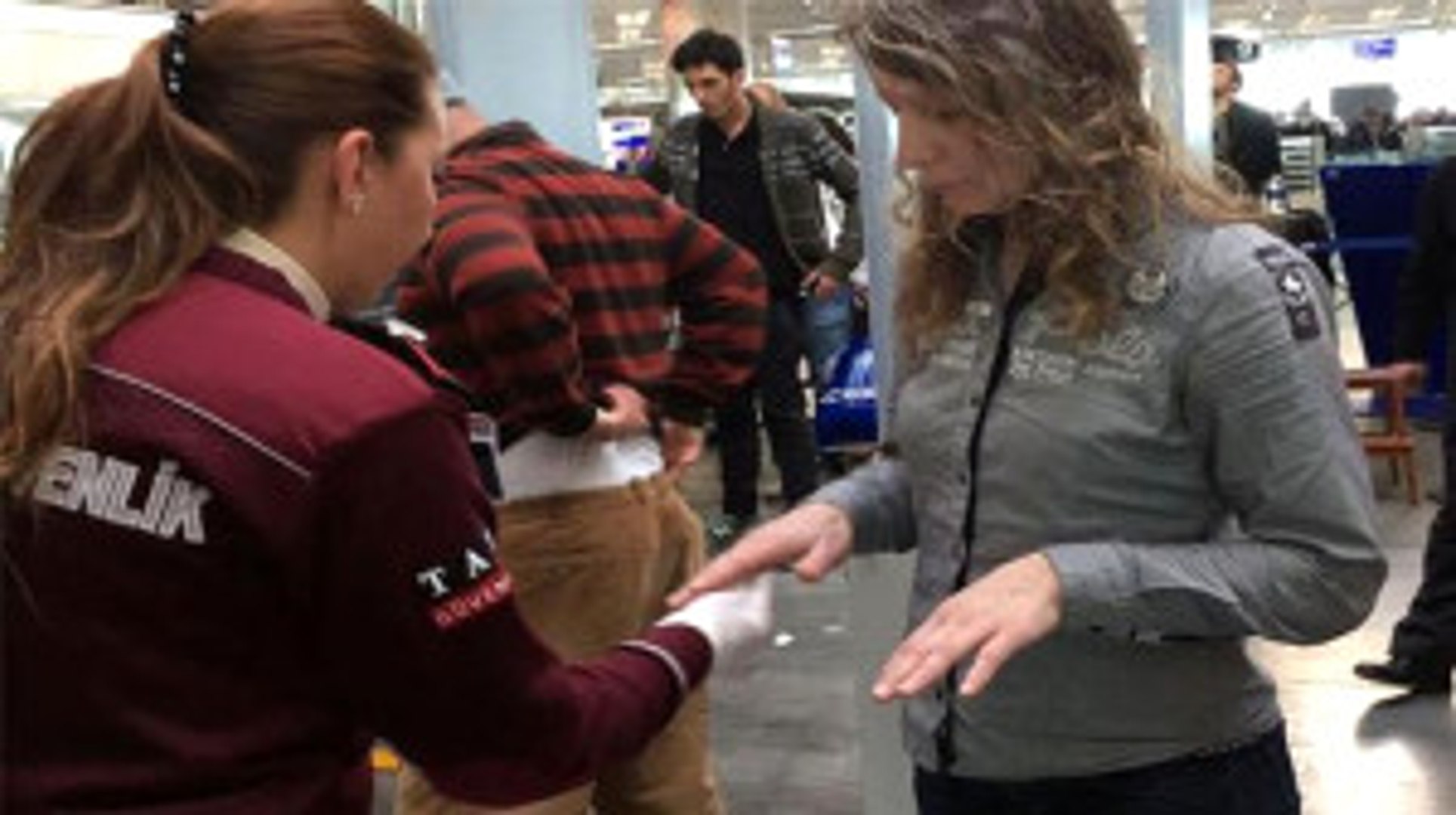 Atatürk Havalimanı'nda Çok Sıkı Güvenlik Önlemleri! Yolcuların Parmak İzi  Alınıyor